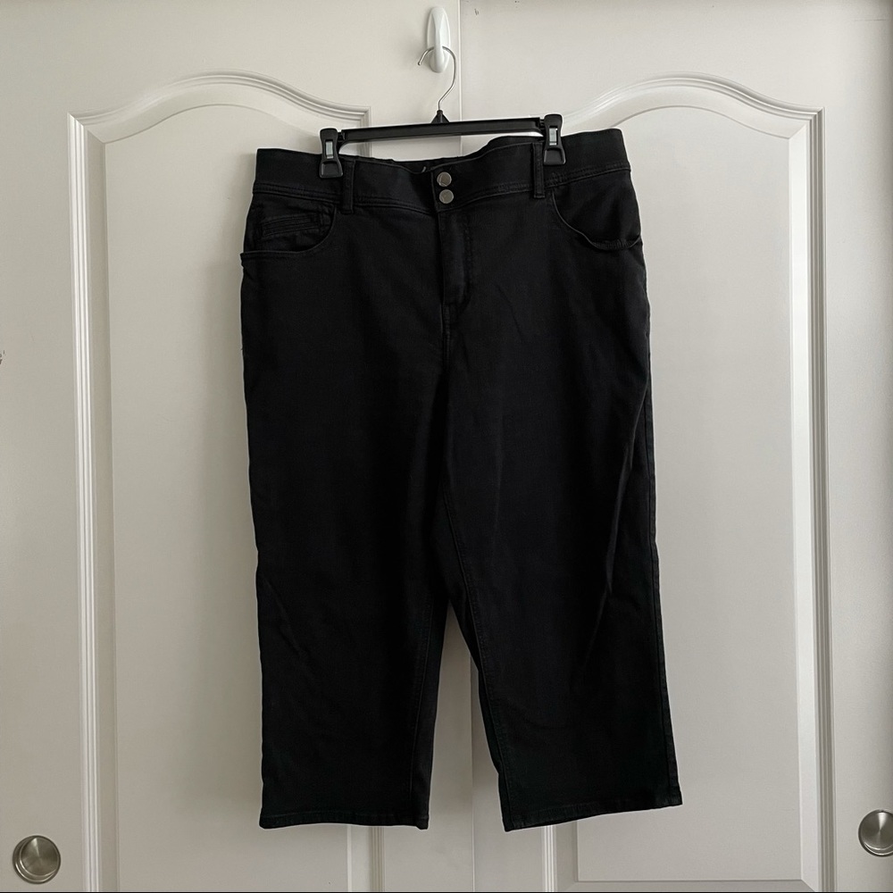 LAST CALL🚨 EUC Lane Bryant Capri Size 18
